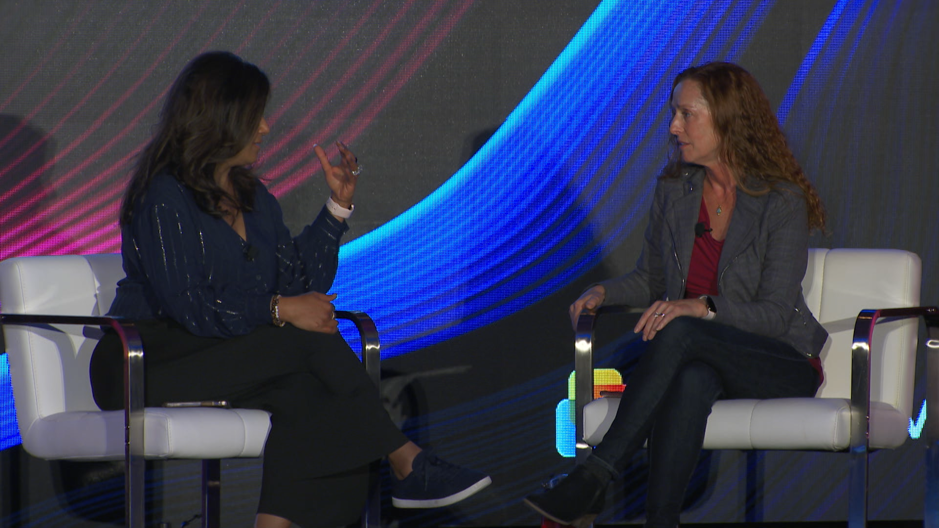 VOICE22 | Fireside Chat: How Conversational AI Delivers the Total Experience | Joti Balani & Carolyn Laffan Miller